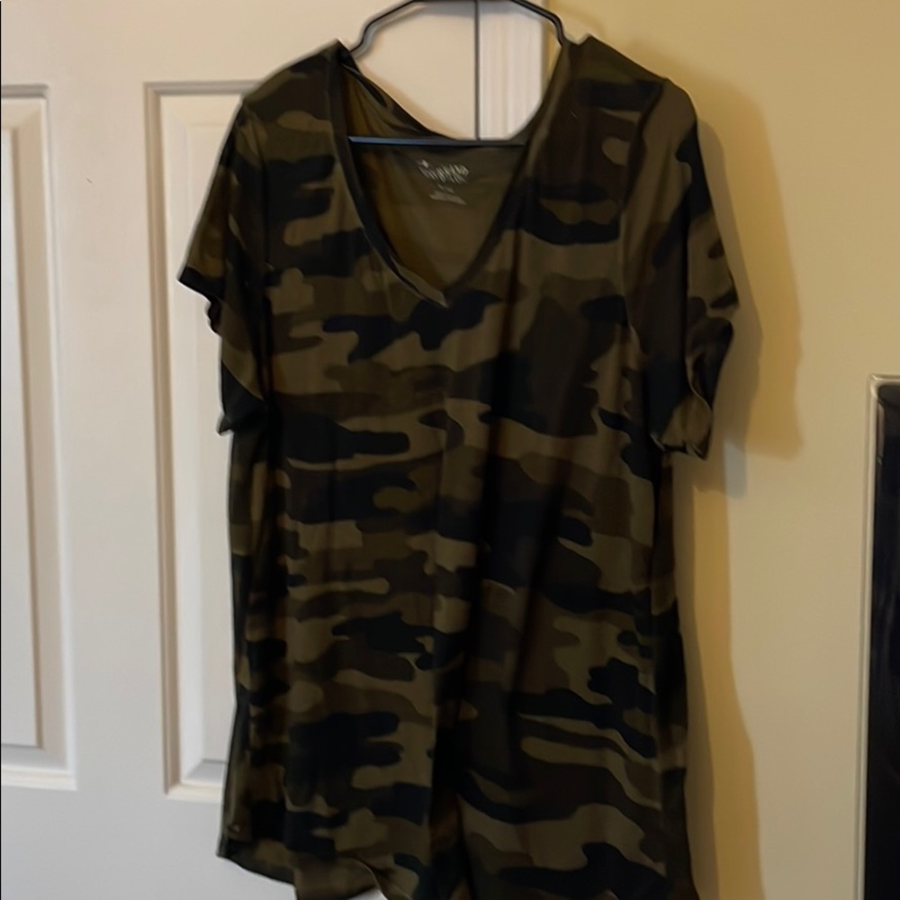 Camouflage T-shirt. Lucky brand.